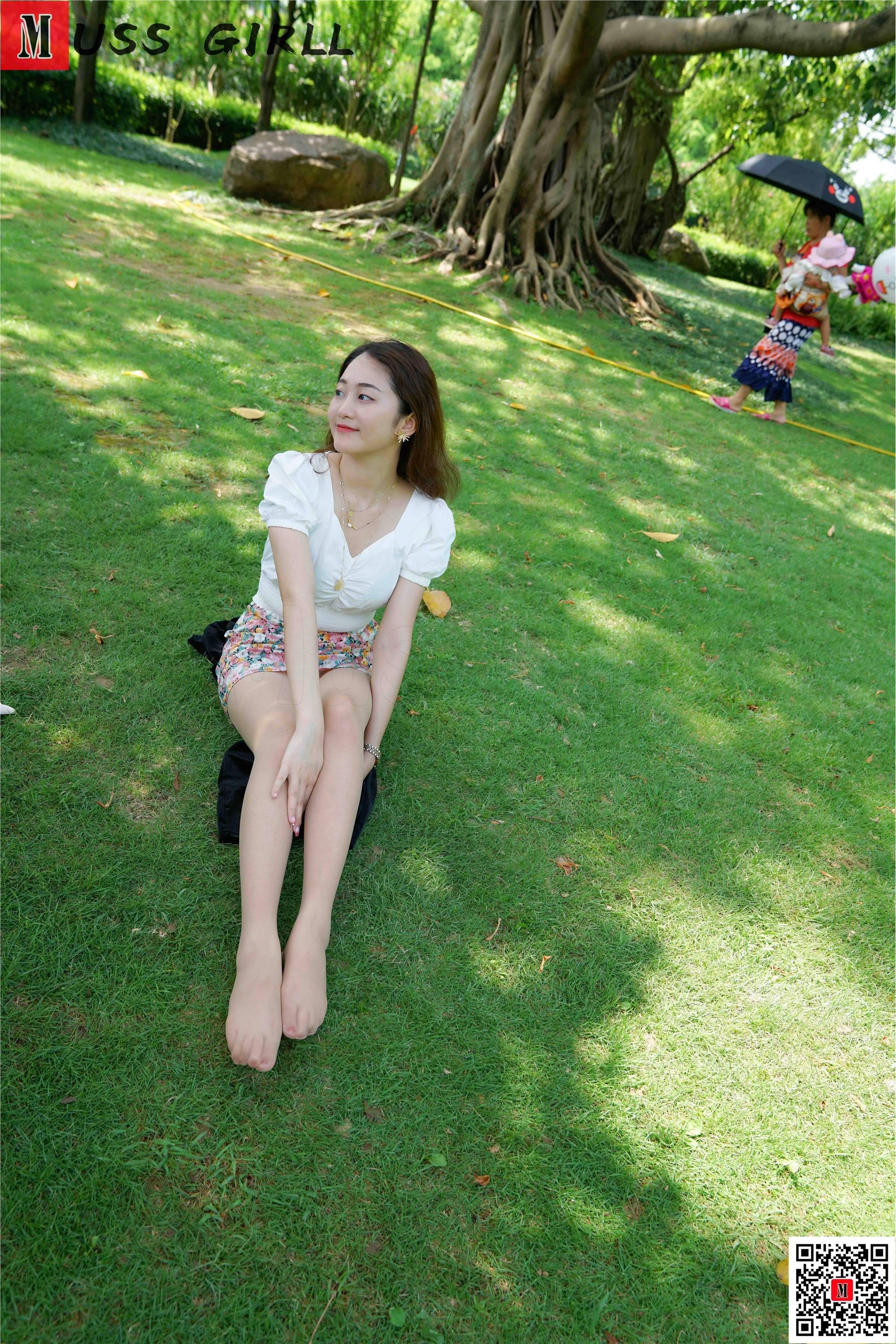 MussGirl慕丝女郎  NO.195 草地碎花包臀裙肉丝